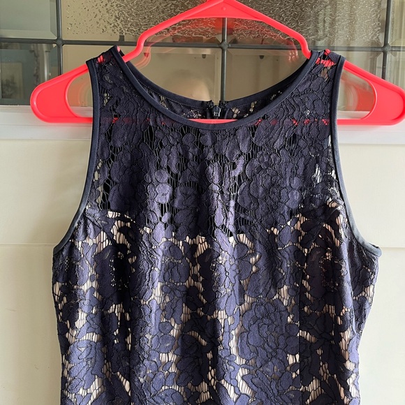 WHITE HOUSE BLACK MARKET navy blue floral overlay illusion neckline dress - Picture 2 of 8